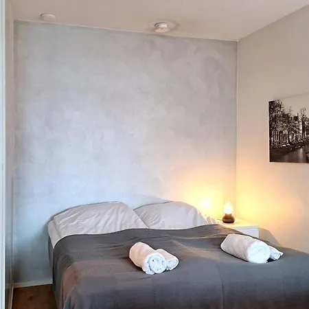 Kotimaailma - Saunallinen Keskusta-studio - Suvantokatu